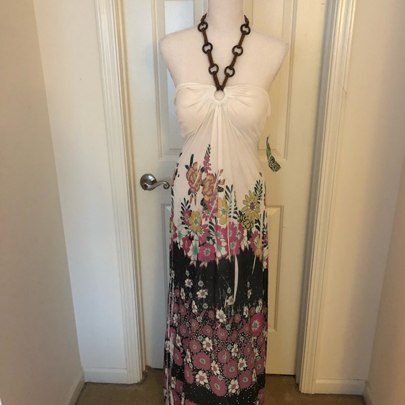 Dresses & Skirts - NWT Maxi Dress White with Floral Detail